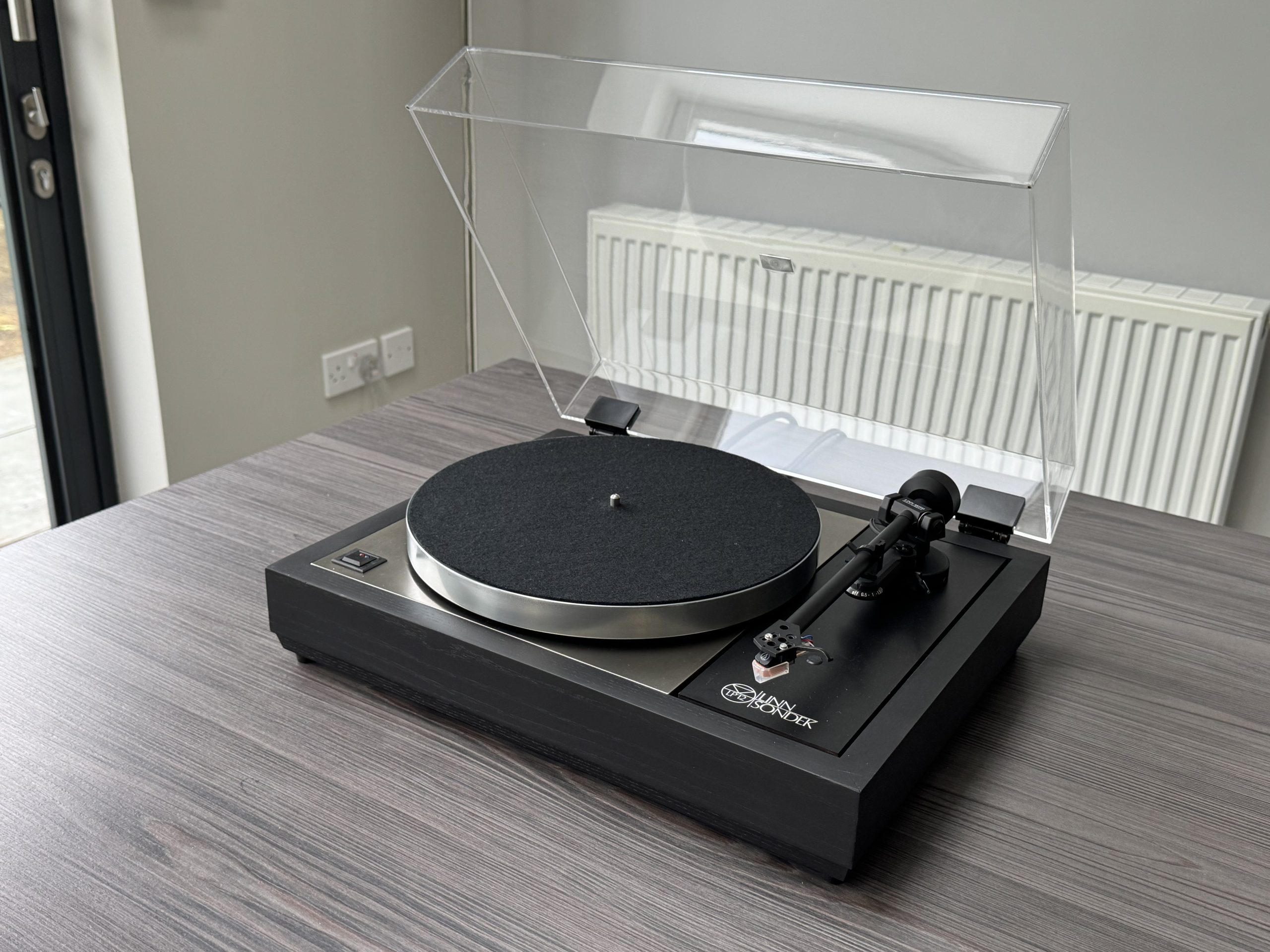 Very Nice Looking Linn LP12 in Black Ash with J7 Akito, Hercules, VM95EN cartridge – lovely deck. (1225.2)