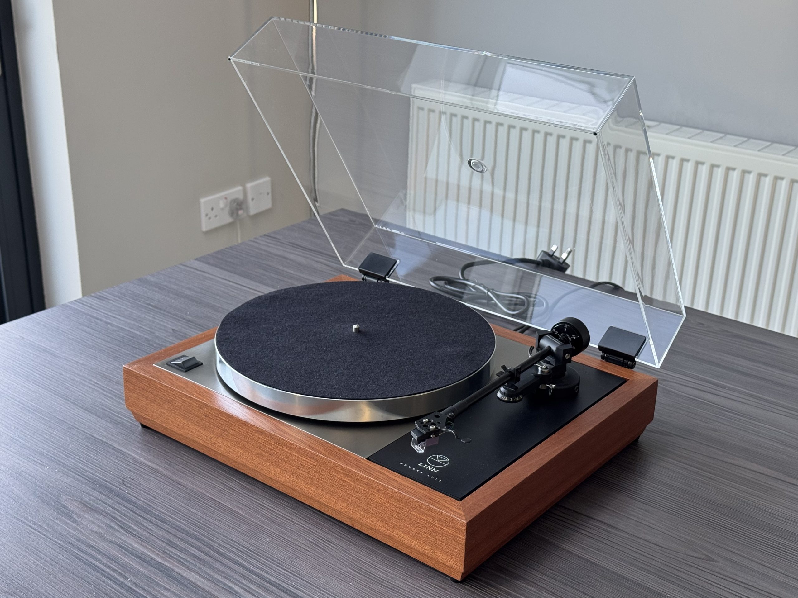 Great looking Linn LP12 turntable – lots of new bits – sounds fabulous (1225.7)